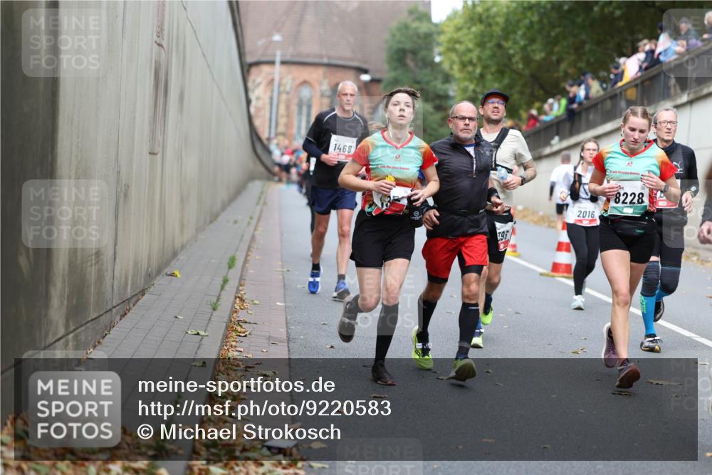 05.10.2025 - 20. swb-Marathon Bremen Michael Strokosch http://msf.ph/oto/9220583 05.10.2025 12:49:35 Laufen 1468, 396, 2016, 8228 meine-sportfotos.de