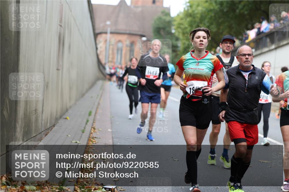 05.10.2025 - 20. swb-Marathon Bremen Michael Strokosch http://msf.ph/oto/9220585 05.10.2025 12:49:35 Laufen 1468, 18, 2016 meine-sportfotos.de