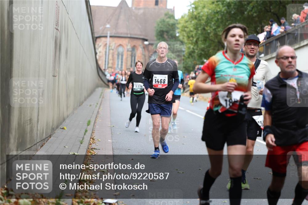 05.10.2025 - 20. swb-Marathon Bremen Michael Strokosch http://msf.ph/oto/9220587 05.10.2025 12:49:36 Laufen 7316, 1468, 79 meine-sportfotos.de