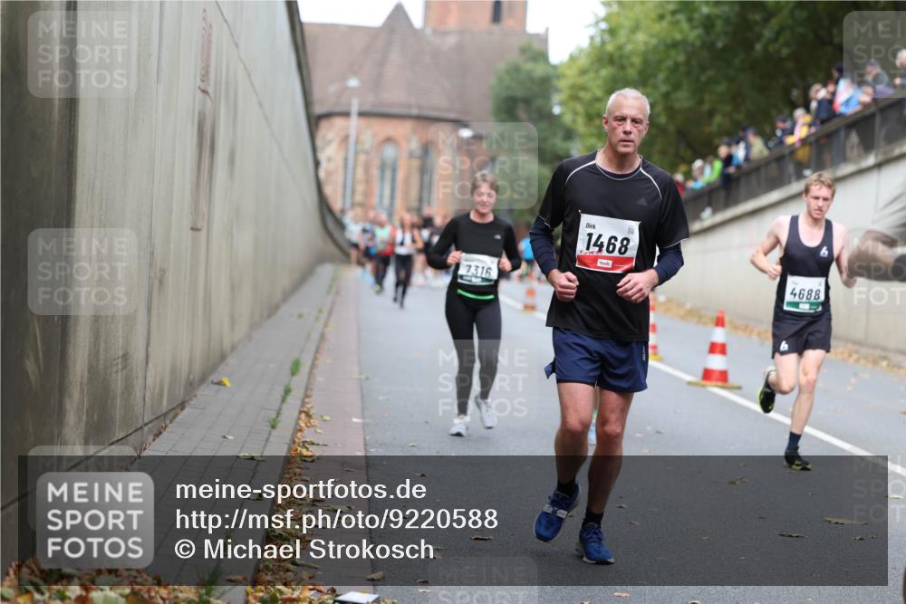 05.10.2025 - 20. swb-Marathon Bremen Michael Strokosch http://msf.ph/oto/9220588 05.10.2025 12:49:37 Laufen 7316, 1468, 4688 meine-sportfotos.de