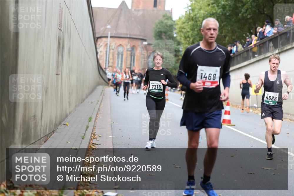 05.10.2025 - 20. swb-Marathon Bremen Michael Strokosch http://msf.ph/oto/9220589 05.10.2025 12:49:37 Laufen 7316, 1468, 4688 meine-sportfotos.de