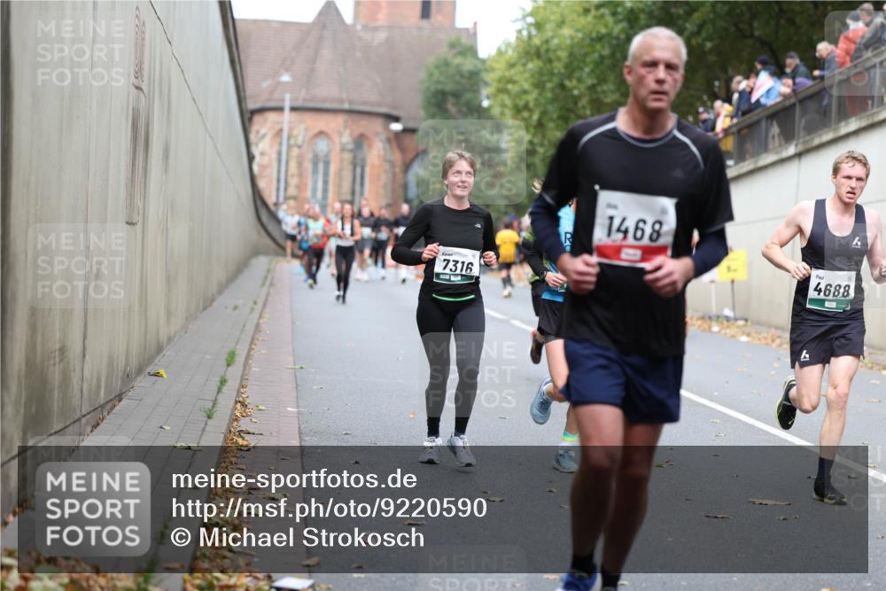 05.10.2025 - 20. swb-Marathon Bremen Michael Strokosch http://msf.ph/oto/9220590 05.10.2025 12:49:38 Laufen 20, 7316, 1468, 4688 meine-sportfotos.de