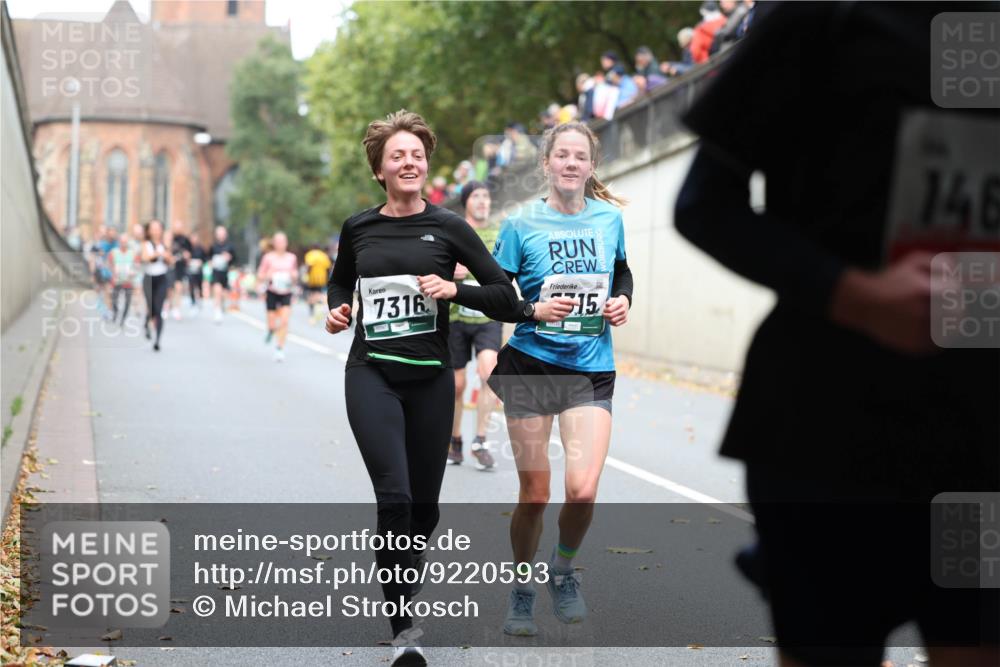 05.10.2025 - 20. swb-Marathon Bremen Michael Strokosch http://msf.ph/oto/9220593 05.10.2025 12:49:39 Laufen 7316, 15, 146 meine-sportfotos.de