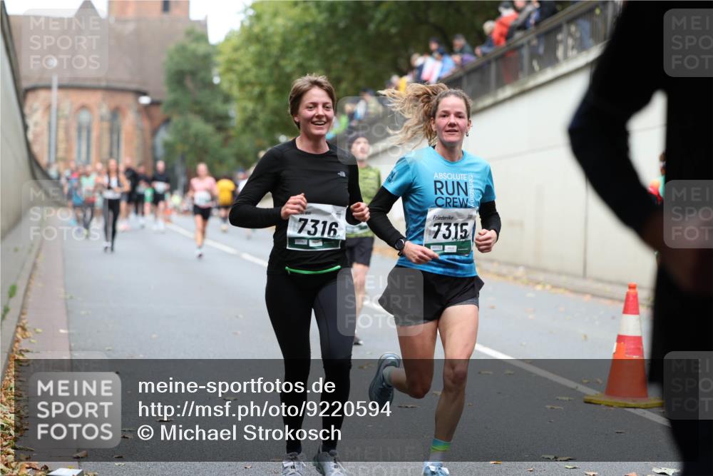 05.10.2025 - 20. swb-Marathon Bremen Michael Strokosch http://msf.ph/oto/9220594 05.10.2025 12:49:39 Laufen 7316, 7315 meine-sportfotos.de