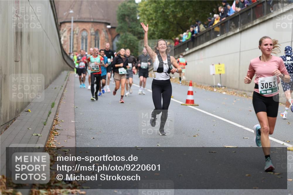 05.10.2025 - 20. swb-Marathon Bremen Michael Strokosch http://msf.ph/oto/9220601 05.10.2025 12:49:45 Laufen 8984, 552, 3053 meine-sportfotos.de