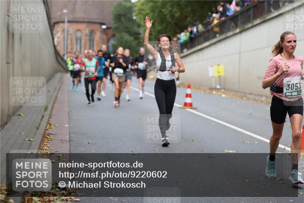 05.10.2025 - 20. swb-Marathon Bremen Michael Strokosch http://msf.ph/oto/9220602 05.10.2025 12:49:45 Laufen 3053 meine-sportfotos.de