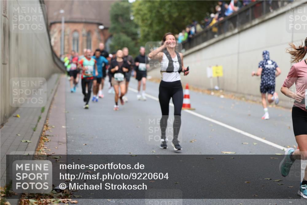 05.10.2025 - 20. swb-Marathon Bremen Michael Strokosch http://msf.ph/oto/9220604 05.10.2025 12:49:46 Laufen  meine-sportfotos.de