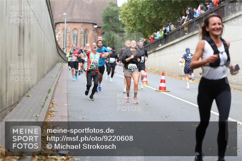 05.10.2025 - 20. swb-Marathon Bremen Michael Strokosch http://msf.ph/oto/9220608 05.10.2025 12:49:47 Laufen 8984, 5522 meine-sportfotos.de