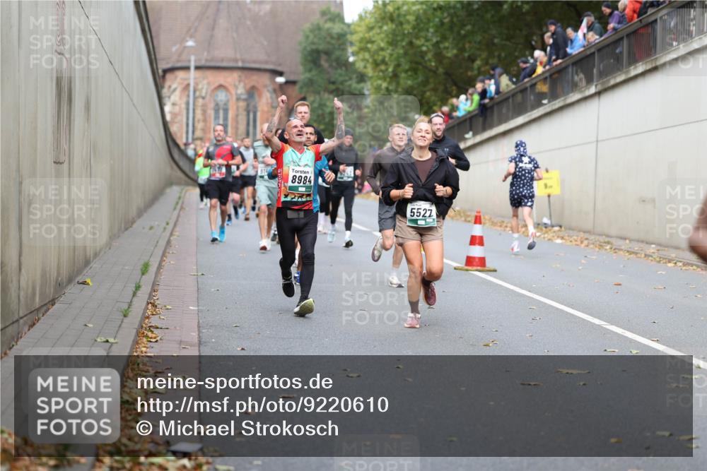 05.10.2025 - 20. swb-Marathon Bremen Michael Strokosch http://msf.ph/oto/9220610 05.10.2025 12:49:48 Laufen 14, 8984, 5527 meine-sportfotos.de