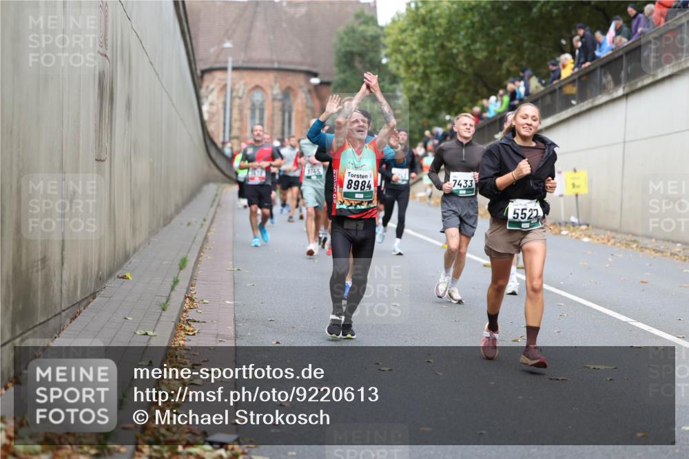 05.10.2025 - 20. swb-Marathon Bremen Michael Strokosch http://msf.ph/oto/9220613 05.10.2025 12:49:48 Laufen 145, 8984, 7433, 5522 meine-sportfotos.de