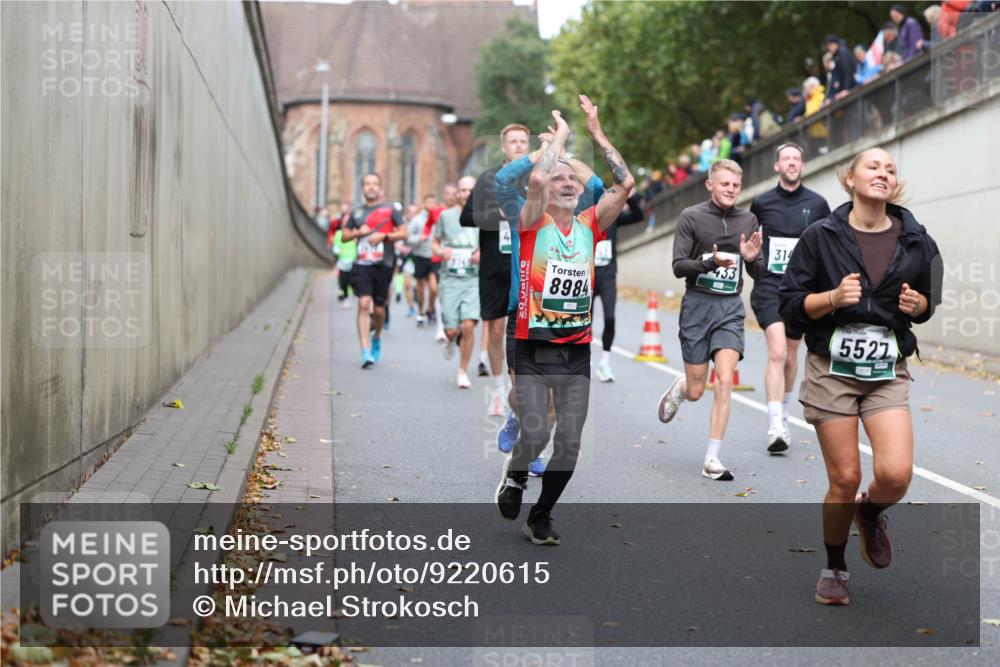 05.10.2025 - 20. swb-Marathon Bremen Michael Strokosch http://msf.ph/oto/9220615 05.10.2025 12:49:49 Laufen 20, 433, 8984, 314, 5527 meine-sportfotos.de
