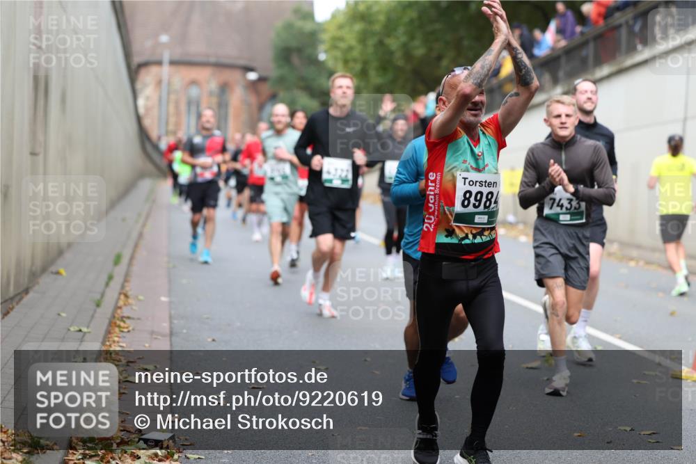 05.10.2025 - 20. swb-Marathon Bremen Michael Strokosch http://msf.ph/oto/9220619 05.10.2025 12:49:50 Laufen 20, 898, 7433 meine-sportfotos.de