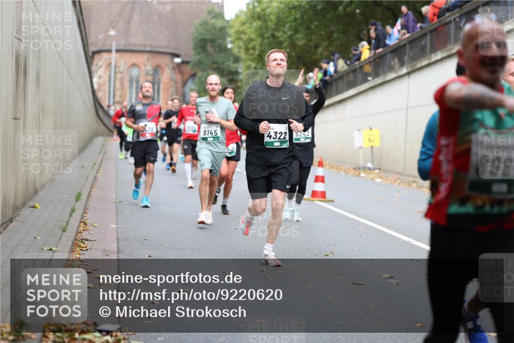 05.10.2025 - 20. swb-Marathon Bremen Michael Strokosch http://msf.ph/oto/9220620 05.10.2025 12:49:51 Laufen 78, 6145, 1262, 4322, 5242, 898 meine-sportfotos.de
