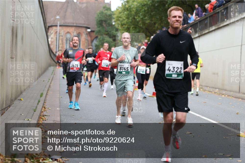 05.10.2025 - 20. swb-Marathon Bremen Michael Strokosch http://msf.ph/oto/9220624 05.10.2025 12:49:52 Laufen 1478, 5884, 6145, 4322, 8610 meine-sportfotos.de