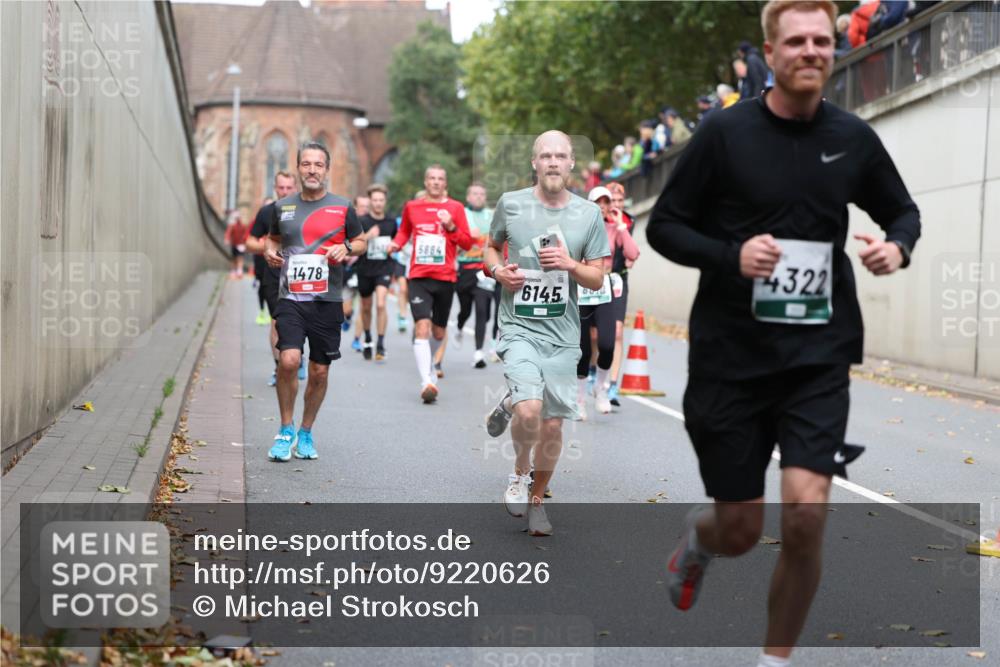 05.10.2025 - 20. swb-Marathon Bremen Michael Strokosch http://msf.ph/oto/9220626 05.10.2025 12:49:52 Laufen 1478, 5884, 4322, 6145 meine-sportfotos.de