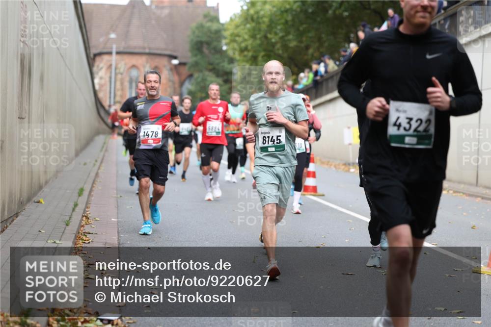 05.10.2025 - 20. swb-Marathon Bremen Michael Strokosch http://msf.ph/oto/9220627 05.10.2025 12:49:52 Laufen 2, 1478, 5884, 6145, 10, 4322 meine-sportfotos.de