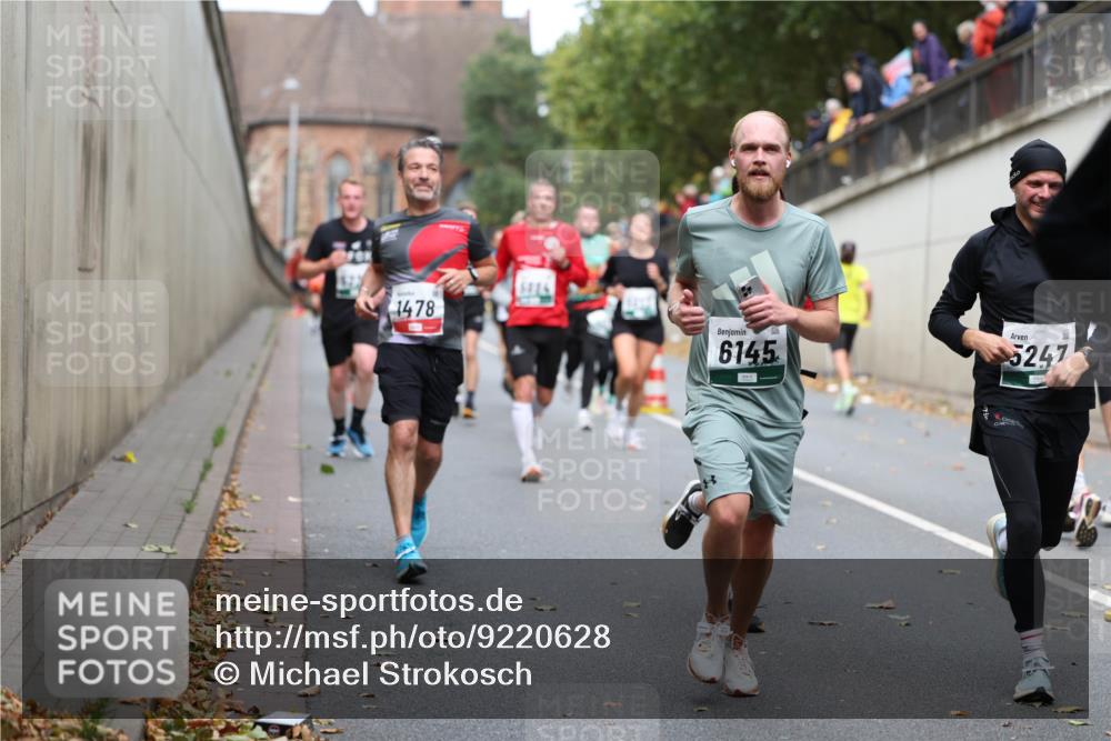 05.10.2025 - 20. swb-Marathon Bremen Michael Strokosch http://msf.ph/oto/9220628 05.10.2025 12:49:53 Laufen 1478, 6816, 6145, 5247 meine-sportfotos.de