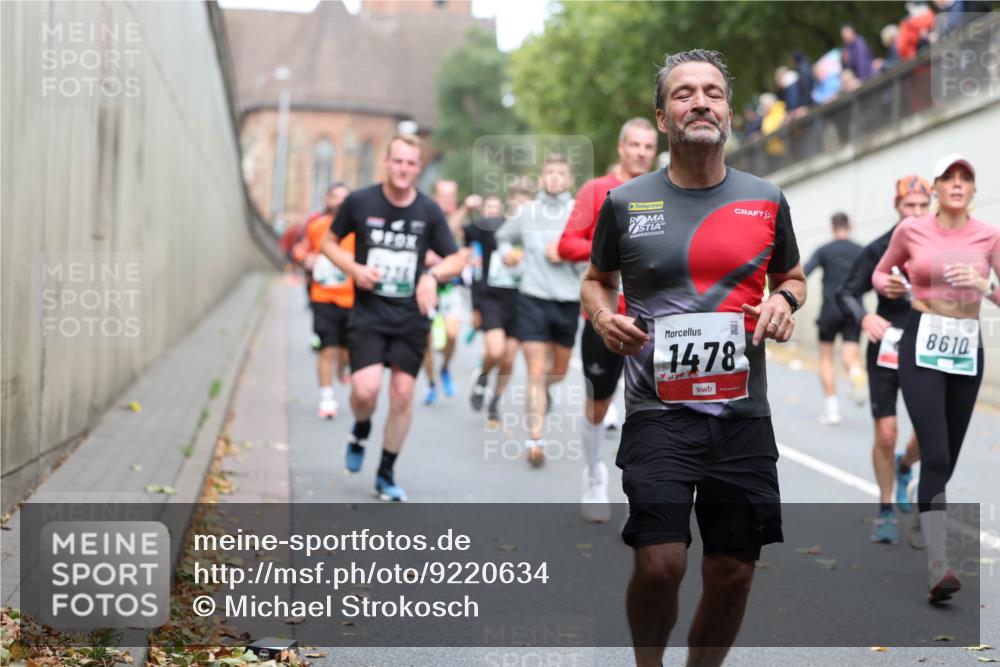05.10.2025 - 20. swb-Marathon Bremen Michael Strokosch http://msf.ph/oto/9220634 05.10.2025 12:49:55 Laufen 236, 2023, 1478, 8610 meine-sportfotos.de