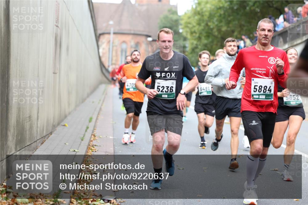 05.10.2025 - 20. swb-Marathon Bremen Michael Strokosch http://msf.ph/oto/9220637 05.10.2025 12:49:56 Laufen 4705, 5236, 6481, 5884, 5652 meine-sportfotos.de