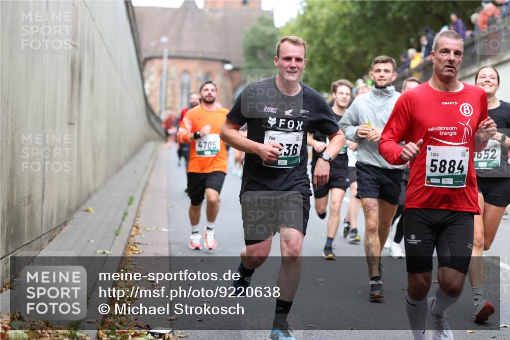 05.10.2025 - 20. swb-Marathon Bremen Michael Strokosch http://msf.ph/oto/9220638 05.10.2025 12:49:56 Laufen 4705, 36, 5884, 652 meine-sportfotos.de