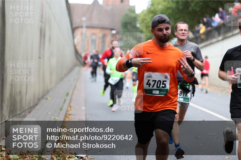 05.10.2025 - 20. swb-Marathon Bremen Michael Strokosch http://msf.ph/oto/9220642 05.10.2025 12:49:58 Laufen 4705, 817 meine-sportfotos.de