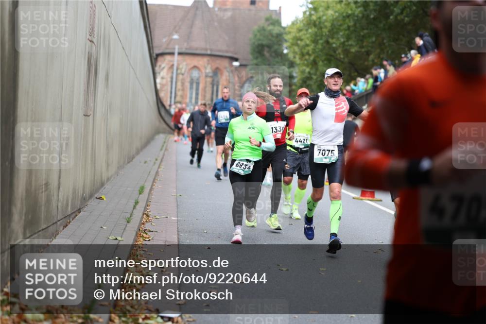 05.10.2025 - 20. swb-Marathon Bremen Michael Strokosch http://msf.ph/oto/9220644 05.10.2025 12:49:59 Laufen 133, 6934, 4481, 7075, 470 meine-sportfotos.de