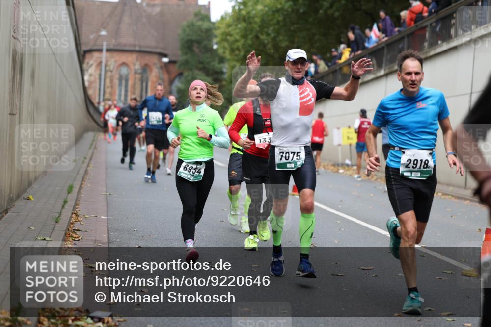 05.10.2025 - 20. swb-Marathon Bremen Michael Strokosch http://msf.ph/oto/9220646 05.10.2025 12:49:59 Laufen 8934, 133, 7075, 2918 meine-sportfotos.de