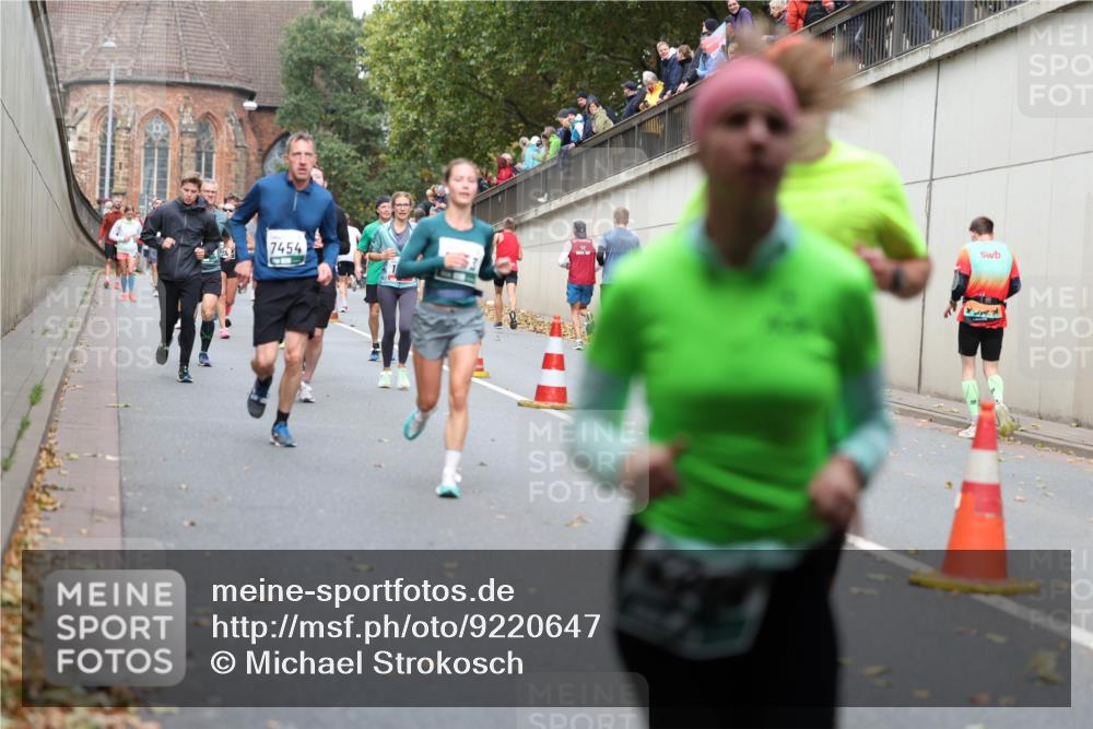 05.10.2025 - 20. swb-Marathon Bremen Michael Strokosch http://msf.ph/oto/9220647 05.10.2025 12:50:01 Laufen 7454 meine-sportfotos.de