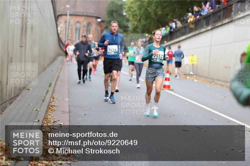 05.10.2025 - 20. swb-Marathon Bremen Michael Strokosch http://msf.ph/oto/9220649 05.10.2025 12:50:02 Laufen 7454, 7553 meine-sportfotos.de