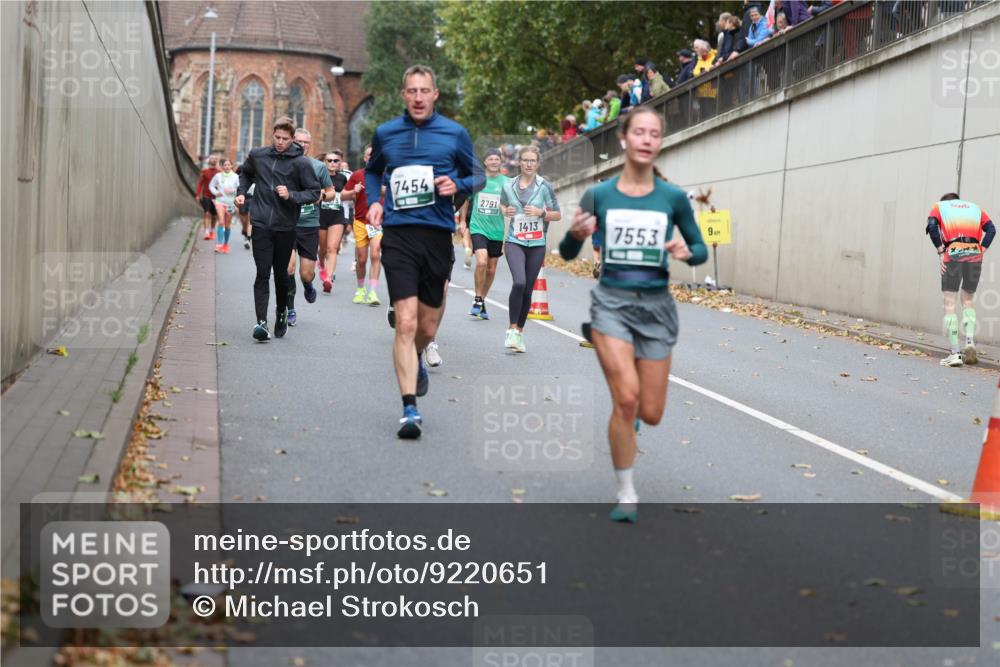 05.10.2025 - 20. swb-Marathon Bremen Michael Strokosch http://msf.ph/oto/9220651 05.10.2025 12:50:03 Laufen 7454, 2791, 1413, 7553, 9 meine-sportfotos.de