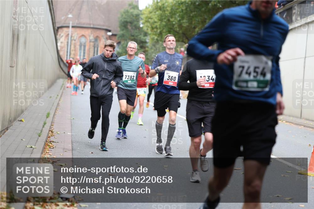 05.10.2025 - 20. swb-Marathon Bremen Michael Strokosch http://msf.ph/oto/9220658 05.10.2025 12:50:05 Laufen 7392, 5755, 7454, 360, 334 meine-sportfotos.de