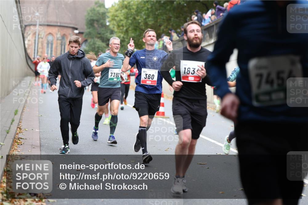 05.10.2025 - 20. swb-Marathon Bremen Michael Strokosch http://msf.ph/oto/9220659 05.10.2025 12:50:06 Laufen 7392, 360, 183, 7454 meine-sportfotos.de