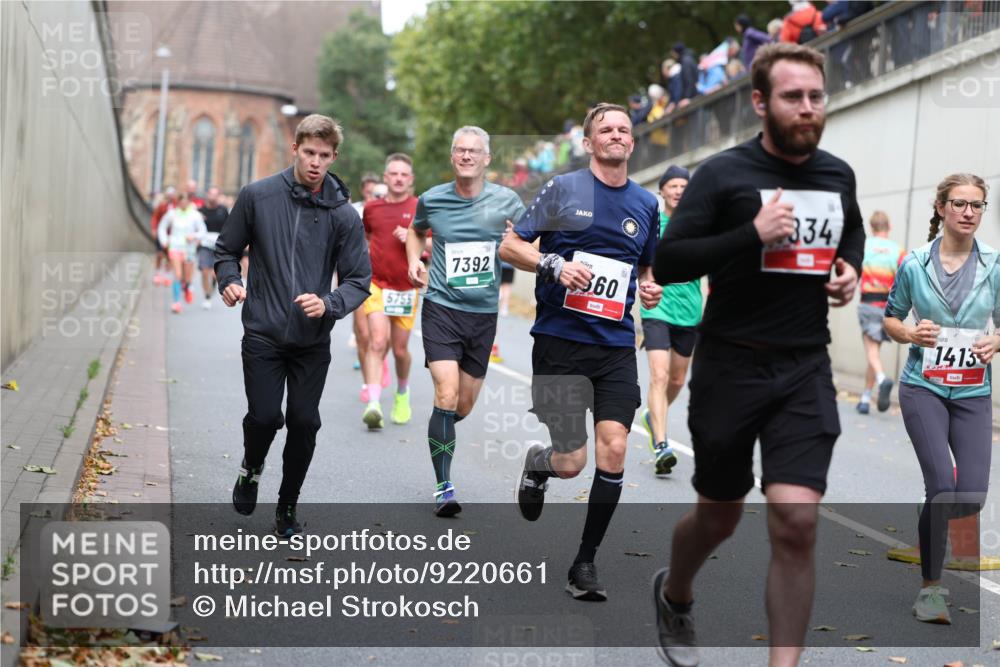 05.10.2025 - 20. swb-Marathon Bremen Michael Strokosch http://msf.ph/oto/9220661 05.10.2025 12:50:06 Laufen 5755, 7392, 360, 334, 1413 meine-sportfotos.de