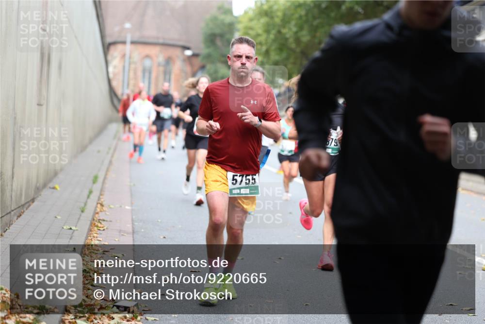 05.10.2025 - 20. swb-Marathon Bremen Michael Strokosch http://msf.ph/oto/9220665 05.10.2025 12:50:09 Laufen 5755, 879 meine-sportfotos.de