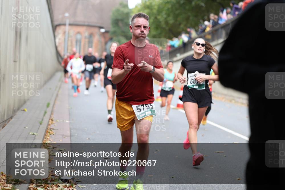 05.10.2025 - 20. swb-Marathon Bremen Michael Strokosch http://msf.ph/oto/9220667 05.10.2025 12:50:09 Laufen 5755, 68 meine-sportfotos.de