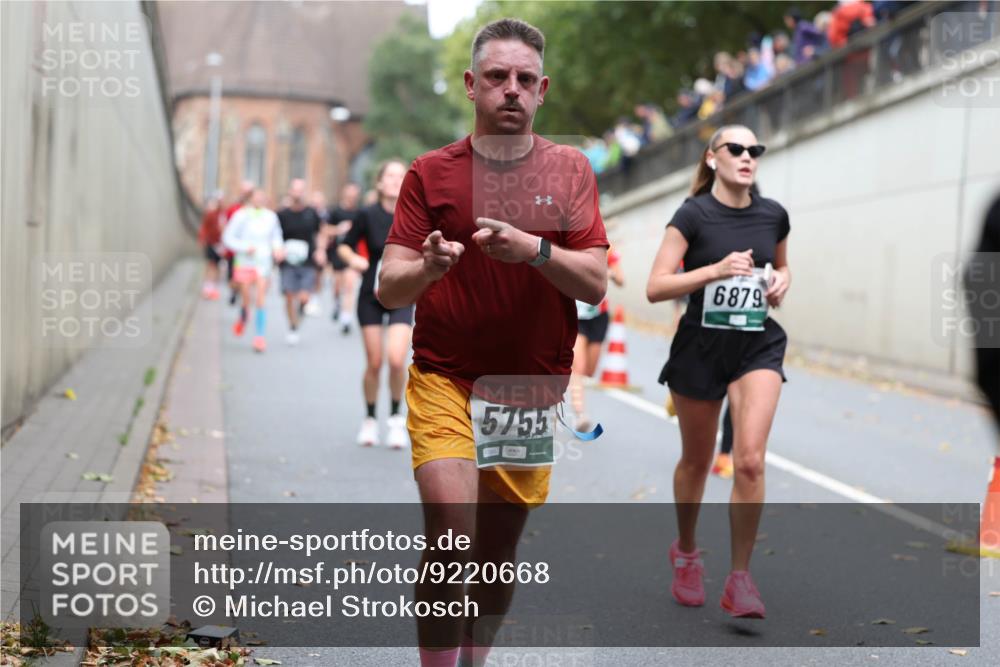 05.10.2025 - 20. swb-Marathon Bremen Michael Strokosch http://msf.ph/oto/9220668 05.10.2025 12:50:09 Laufen 5755, 6879 meine-sportfotos.de