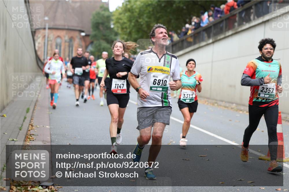 05.10.2025 - 20. swb-Marathon Bremen Michael Strokosch http://msf.ph/oto/9220672 05.10.2025 12:50:10 Laufen 1147, 6810, 3313, 20, 2352 meine-sportfotos.de