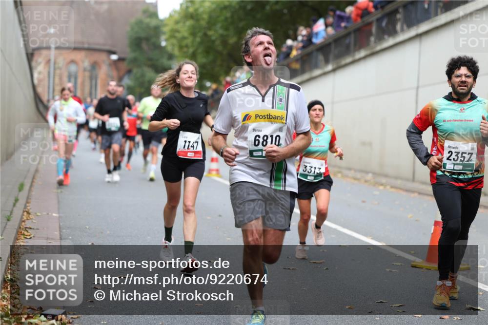 05.10.2025 - 20. swb-Marathon Bremen Michael Strokosch http://msf.ph/oto/9220674 05.10.2025 12:50:11 Laufen 1147, 6810, 3313, 20, 2357 meine-sportfotos.de
