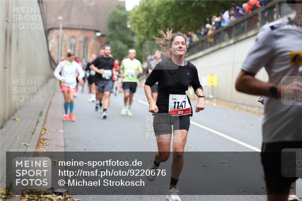 05.10.2025 - 20. swb-Marathon Bremen Michael Strokosch http://msf.ph/oto/9220676 05.10.2025 12:50:12 Laufen 1147 meine-sportfotos.de