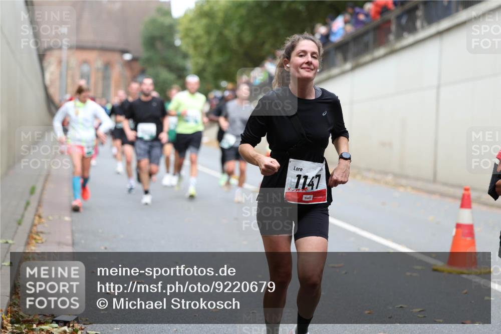 05.10.2025 - 20. swb-Marathon Bremen Michael Strokosch http://msf.ph/oto/9220679 05.10.2025 12:50:12 Laufen 1747 meine-sportfotos.de