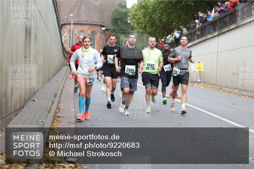 05.10.2025 - 20. swb-Marathon Bremen Michael Strokosch http://msf.ph/oto/9220683 05.10.2025 12:50:13 Laufen 342, 2984, 9089, 6504, 4, 4767 meine-sportfotos.de