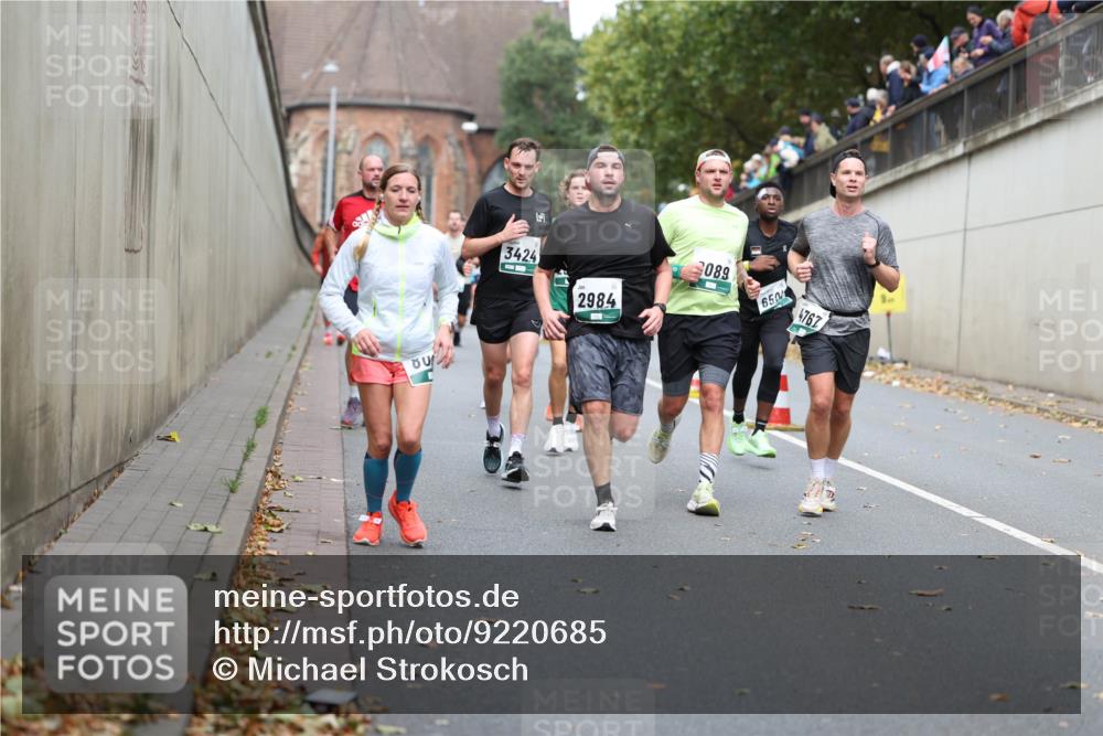 05.10.2025 - 20. swb-Marathon Bremen Michael Strokosch http://msf.ph/oto/9220685 05.10.2025 12:50:14 Laufen 3424, 2984, 089, 650, 4767 meine-sportfotos.de