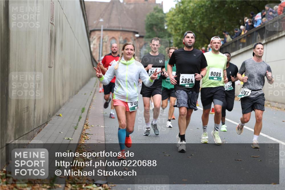 05.10.2025 - 20. swb-Marathon Bremen Michael Strokosch http://msf.ph/oto/9220688 05.10.2025 12:50:14 Laufen 31, 2984, 9089, 50, 4767 meine-sportfotos.de