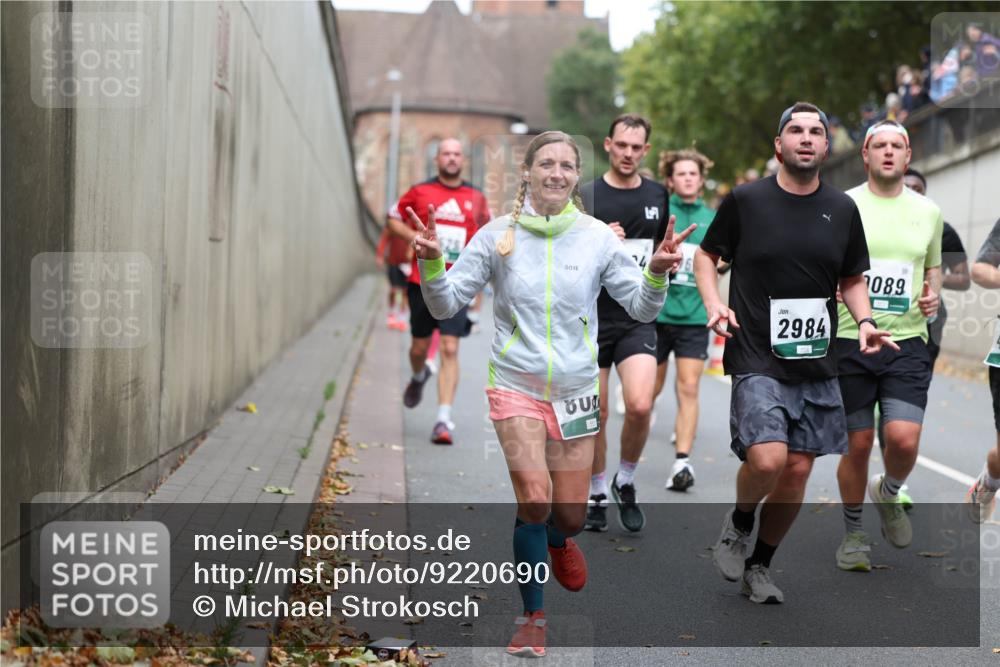 05.10.2025 - 20. swb-Marathon Bremen Michael Strokosch http://msf.ph/oto/9220690 05.10.2025 12:50:15 Laufen 2984, 089 meine-sportfotos.de