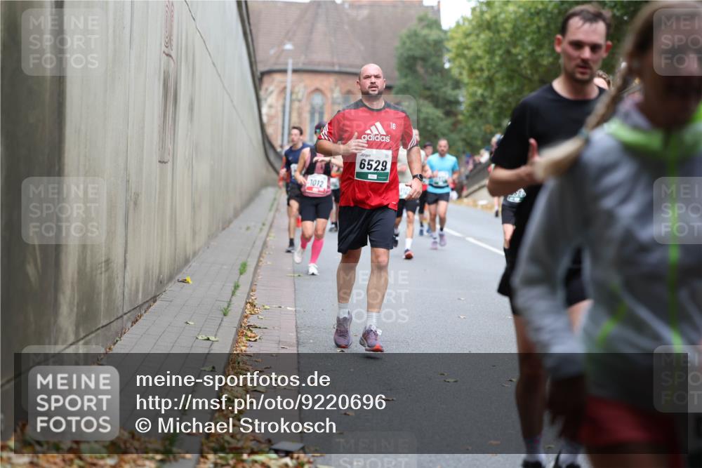 05.10.2025 - 20. swb-Marathon Bremen Michael Strokosch http://msf.ph/oto/9220696 05.10.2025 12:50:16 Laufen 1012, 6529, 16 meine-sportfotos.de