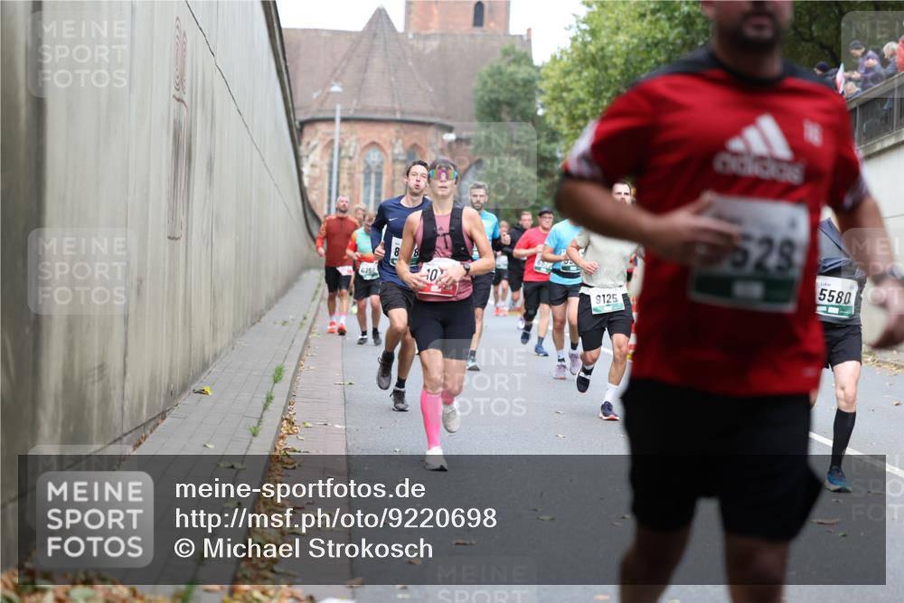 05.10.2025 - 20. swb-Marathon Bremen Michael Strokosch http://msf.ph/oto/9220698 05.10.2025 12:50:19 Laufen 7528, 675, 10, 5580, 9125 meine-sportfotos.de