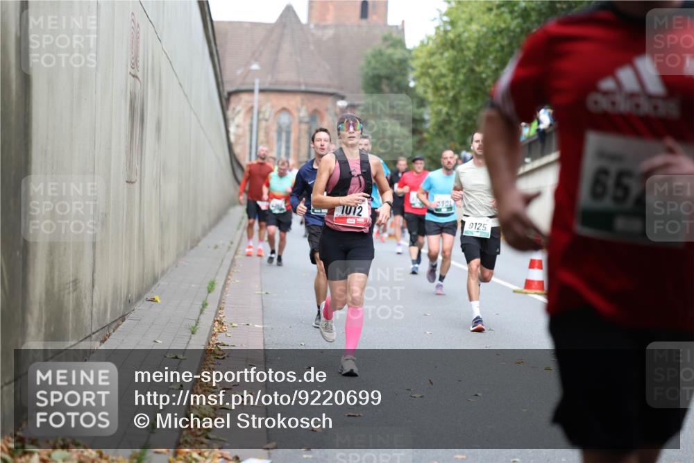 05.10.2025 - 20. swb-Marathon Bremen Michael Strokosch http://msf.ph/oto/9220699 05.10.2025 12:50:19 Laufen 1012, 3901, 9125, 6524 meine-sportfotos.de