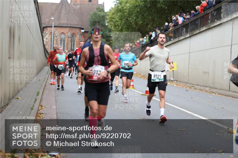 05.10.2025 - 20. swb-Marathon Bremen Michael Strokosch http://msf.ph/oto/9220702 05.10.2025 12:50:20 Laufen 675, 1912, 390, 9125 meine-sportfotos.de