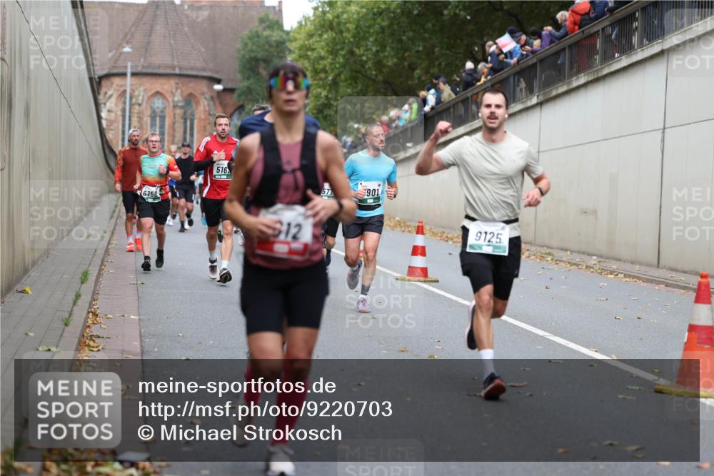 05.10.2025 - 20. swb-Marathon Bremen Michael Strokosch http://msf.ph/oto/9220703 05.10.2025 12:50:20 Laufen 6750, 516, 12, 577, 901, 9125 meine-sportfotos.de