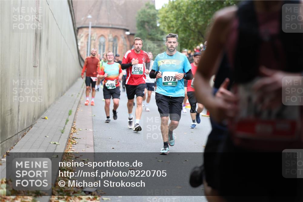 05.10.2025 - 20. swb-Marathon Bremen Michael Strokosch http://msf.ph/oto/9220705 05.10.2025 12:50:22 Laufen 6756, 5162, 9079, 1012 meine-sportfotos.de